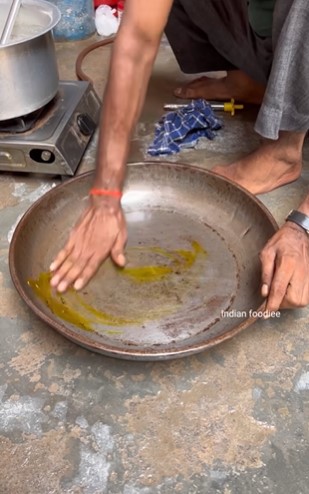 11 Foto pembuatan gulali di India ini bawa memori masa kecil, disebut nggak higienis