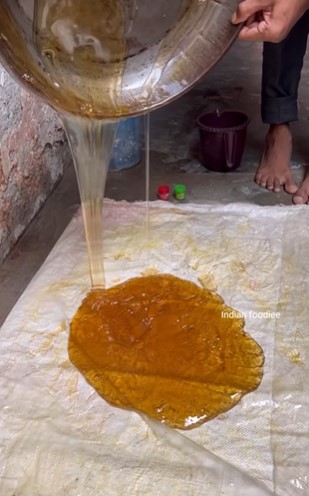 11 Foto pembuatan gulali di India ini bawa memori masa kecil, disebut nggak higienis