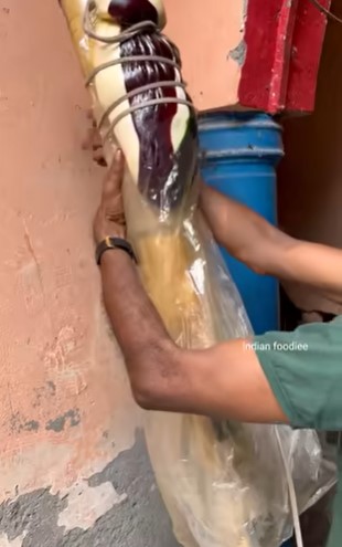 11 Foto pembuatan gulali di India ini bawa memori masa kecil, disebut nggak higienis