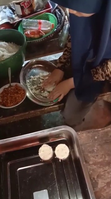 Trik membuat adonan combro yang renyah dan tetap empuk walau sudah dingin