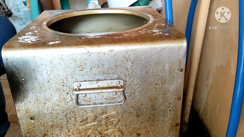 Cara bersihkan noda kerak membandel di oven tangkring agar kinclong lagi, cuma pakai 1 bahan