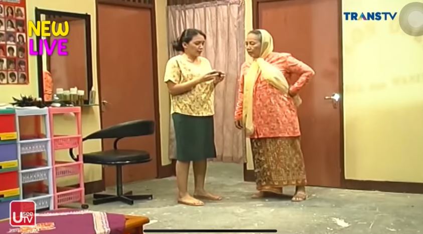 Emak di sitkom Bajaj Bajuri saat pakai kebaya © 2022 You Tube 