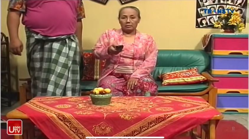 Emak di sitkom Bajaj Bajuri saat pakai kebaya © 2022 You Tube 