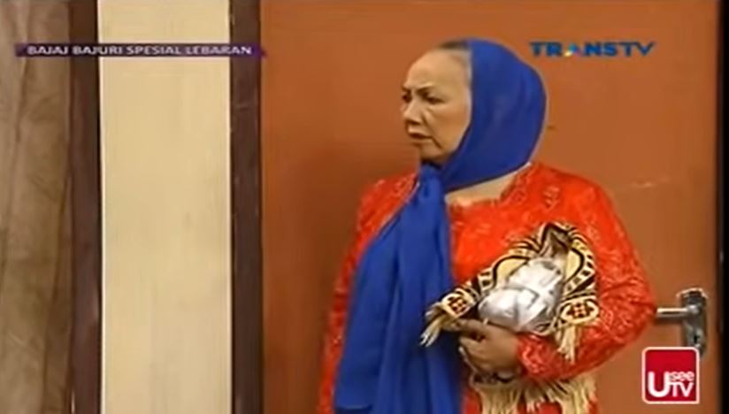Emak di sitkom Bajaj Bajuri saat pakai kebaya © 2022 You Tube 