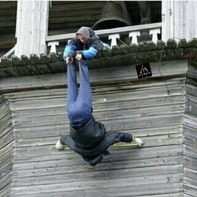 Momen lucu kerja sama saat bekerja © 2023 brilio.net