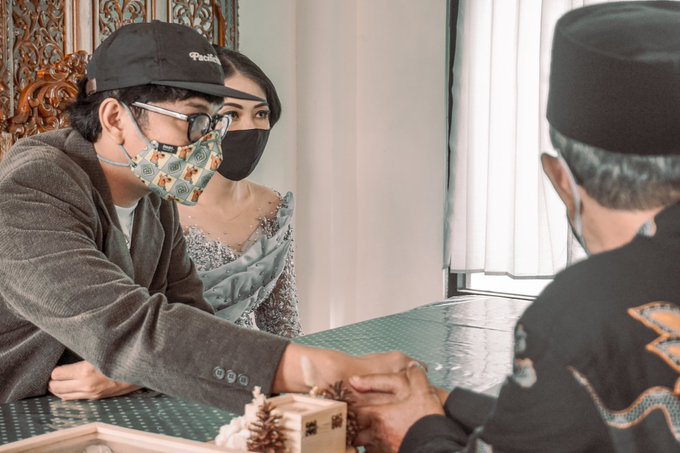 kisah pasangan menikah gratis di KUA Twitter