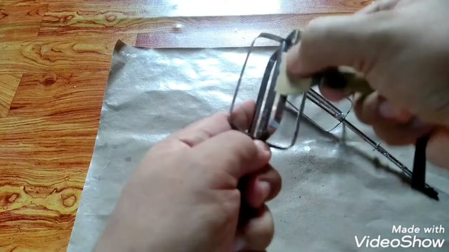 Trik mudah hilangkan karat pada stick mixer, praktis jadi seperti baru