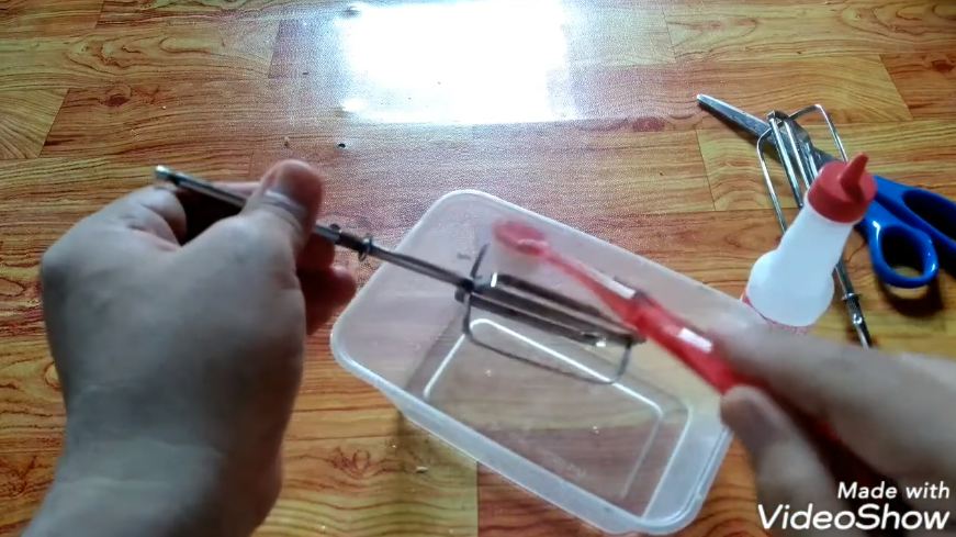 Trik mudah hilangkan karat pada stick mixer, praktis jadi seperti baru
