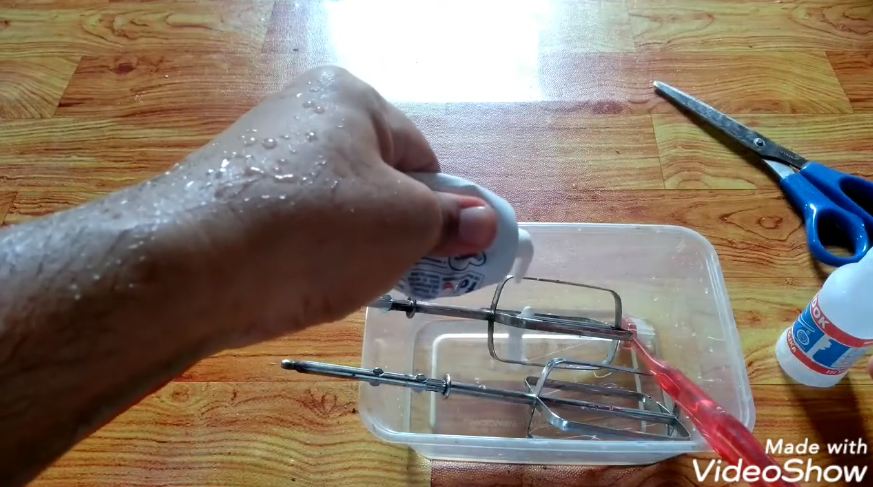 Trik mudah hilangkan karat pada stick mixer, praktis jadi seperti baru