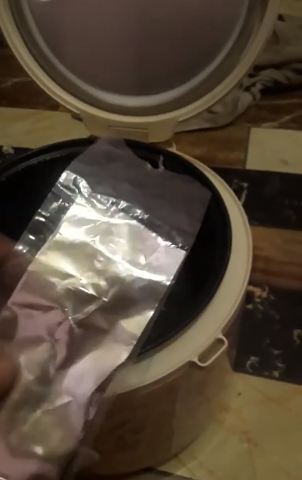 Cara sederhana menambal lubang panci rice cooker, cuma pakai satu alat dapur