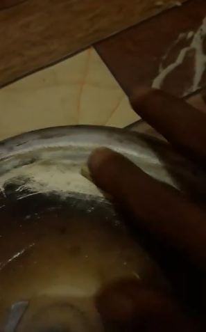 Cara sederhana menambal lubang panci rice cooker, cuma pakai satu alat dapur