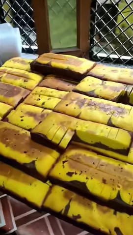 Proses pembuatan kue khas India ini dibilang nggak higienis campur rasa keringat, intip 11 potretnya