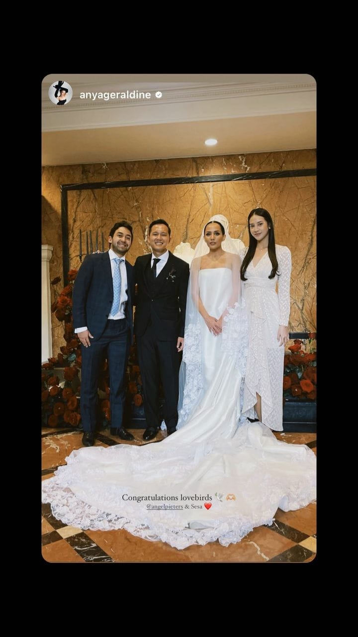 gaya simpel anya saat kondangan © instagram