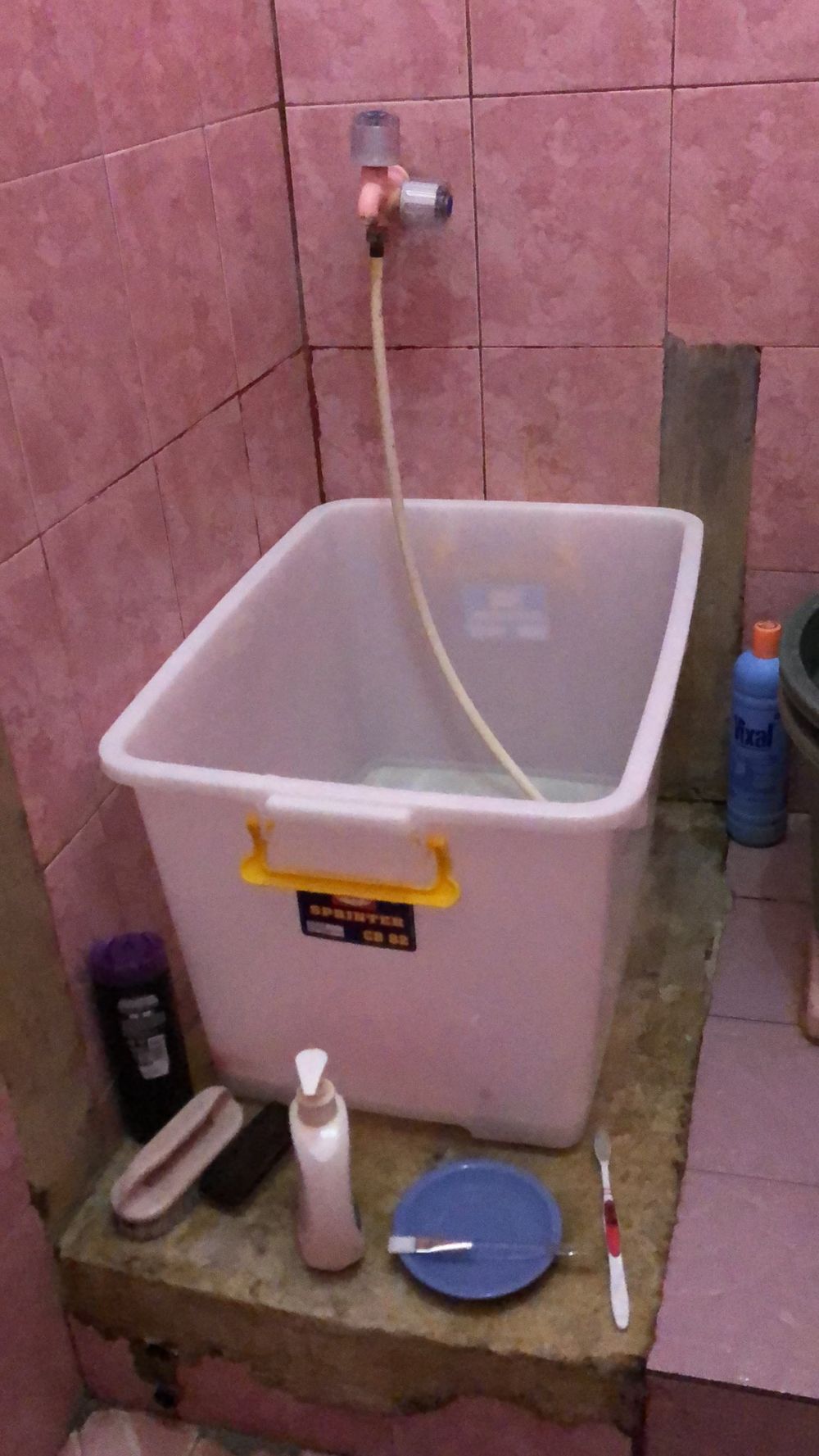 kejanggalan kamar mandi +62 © berbagai sumber