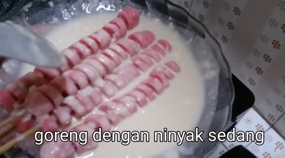 Trik menggoreng sosis ulir supaya lebih kokoh dan tak mudah kisut