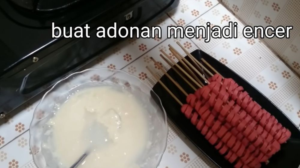 Trik menggoreng sosis ulir supaya lebih kokoh dan tak mudah kisut