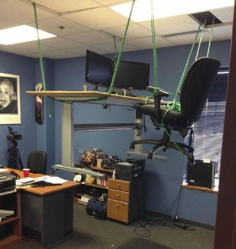 potret ruang kerja ini absurd © 2023 brilio.net potret ruang kerja ini absurd © 2023 brilio.net