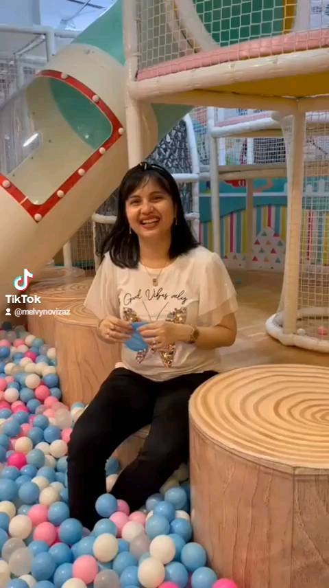 potret terbaru deswita istri uda faisal © berbagai sumber