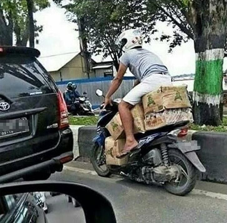 Potret lucu orang bawa barang © 2023 brilio.net Potret lucu orang bawa barang © 2023 brilio.net