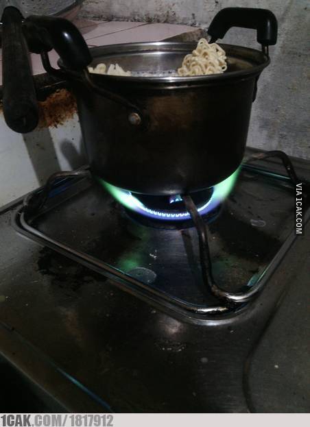 orang pakai kompor tapi ada-ada aja lifehack-nya © berbagai sumber orang pakai kompor tapi ada-ada aja lifehack-nya © berbagai sumber