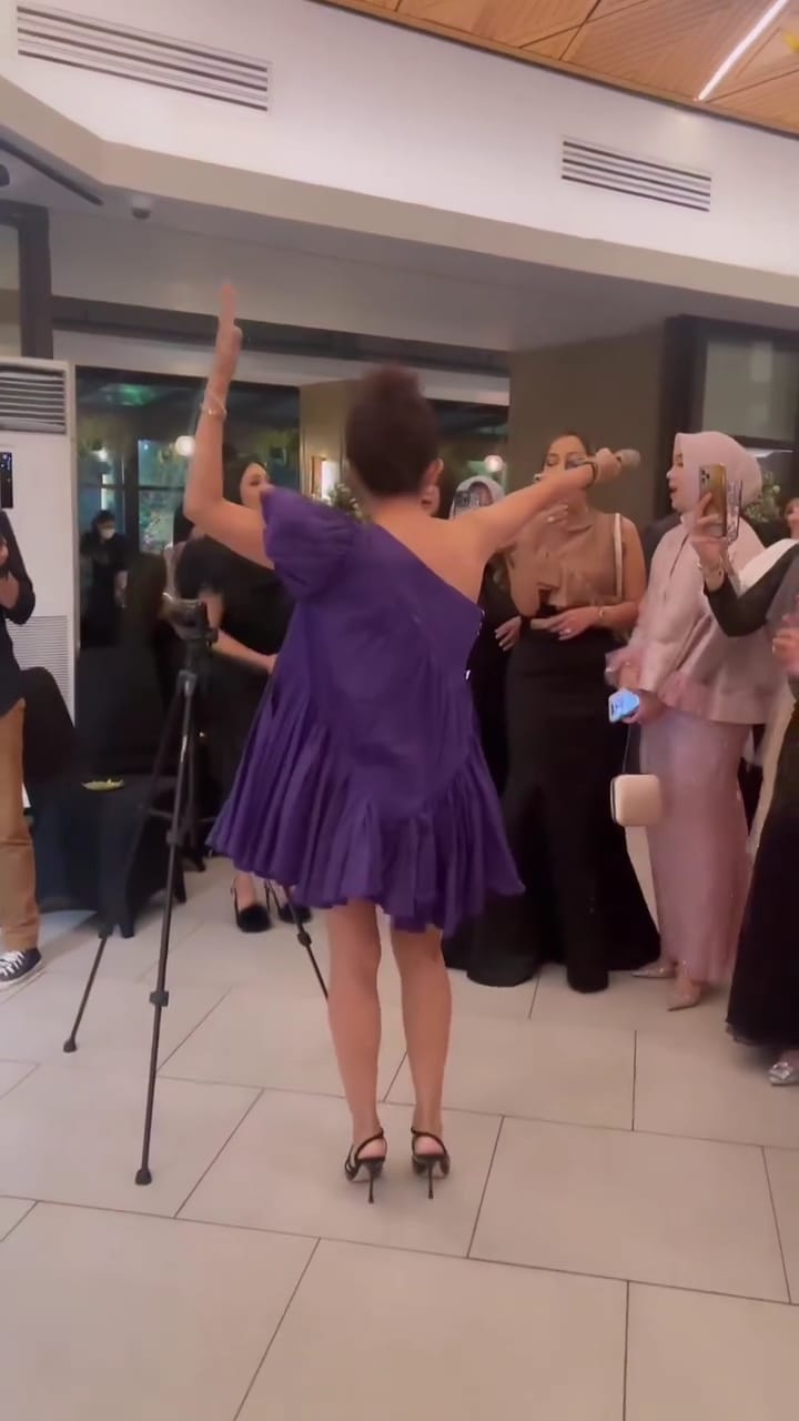 gaya ussy hadir ke kondangan sahabat © instagram