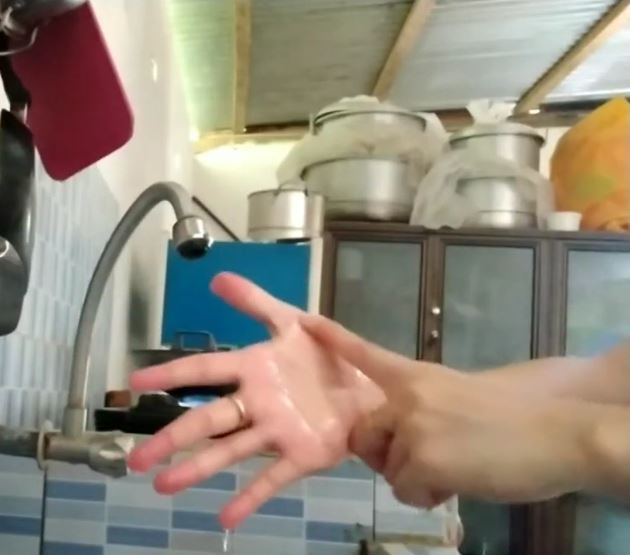 Cara melembutkan telapak tangan kering pakai 2 bahan dapur Berbagai sumber