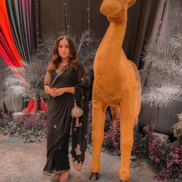 gaya Ussy kondangan © berbagai sumber gaya Ussy kondangan © berbagai sumber