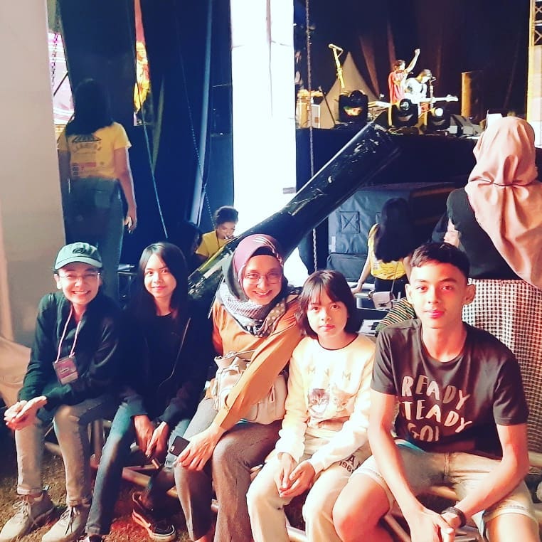 gaya keseharian adelia lontoh © Instagram