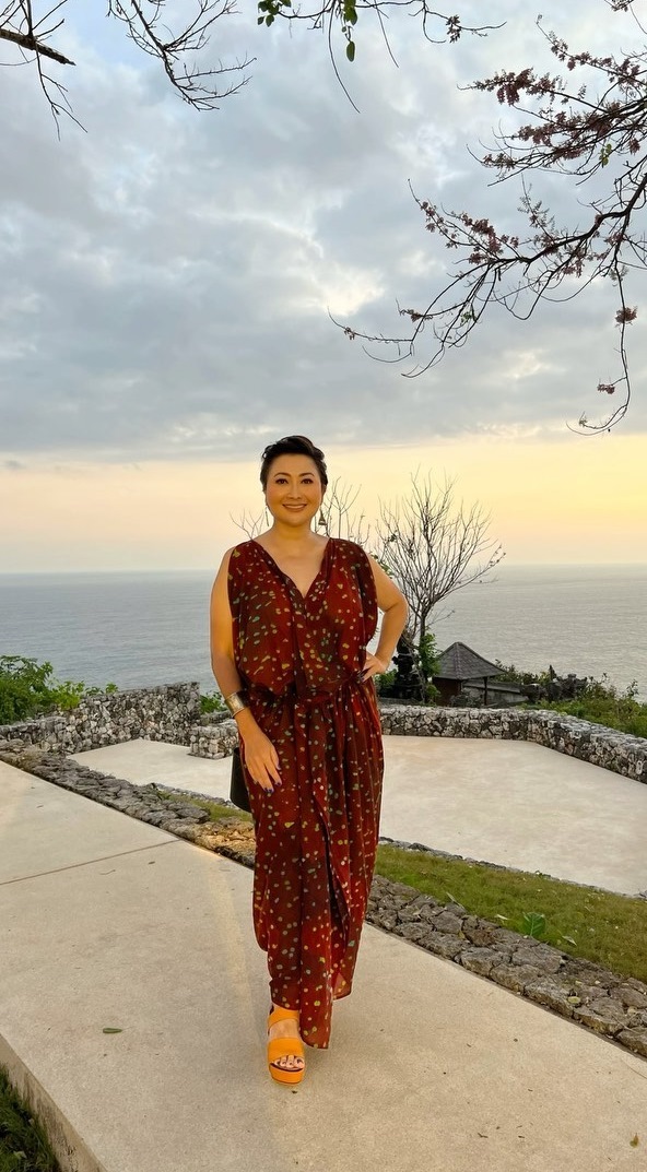 gaya presenter cantik hadiri kondangan © instagram