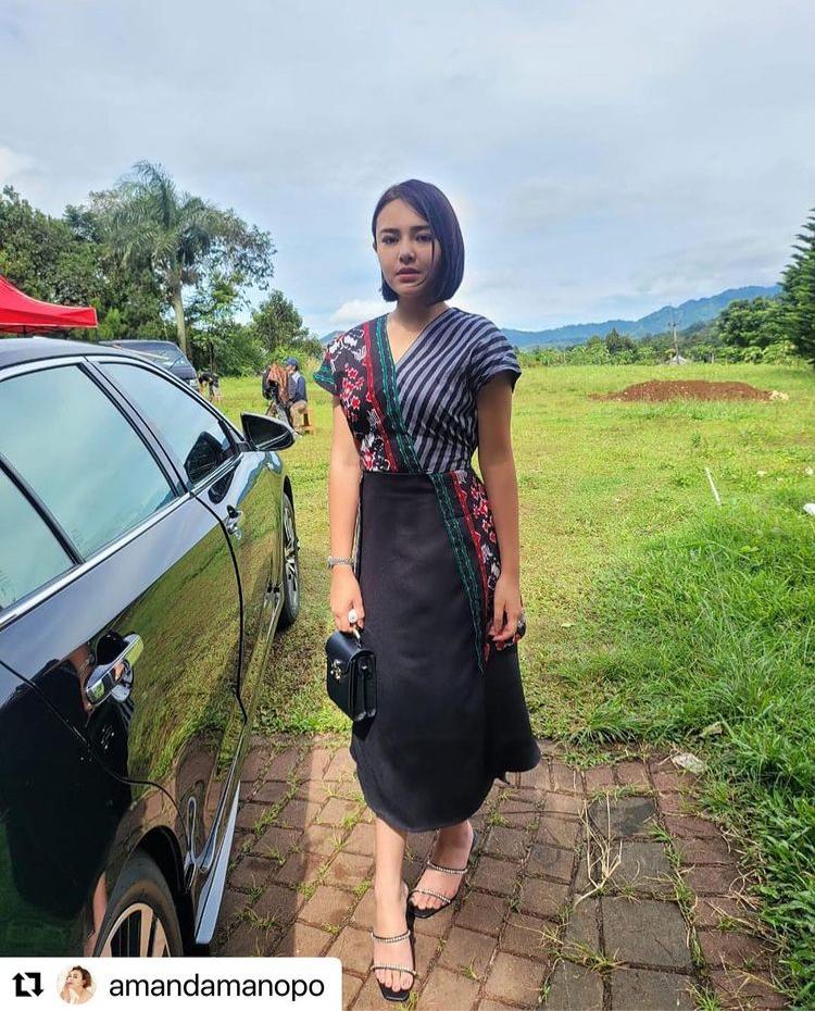 gaya seleb kenakan seharga 100 ribu © instagram gaya seleb kenakan seharga 100 ribu © instagram