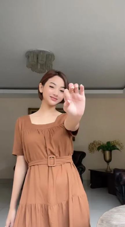 gaya seleb kenakan seharga 100 ribu © instagram gaya seleb kenakan seharga 100 ribu © instagram