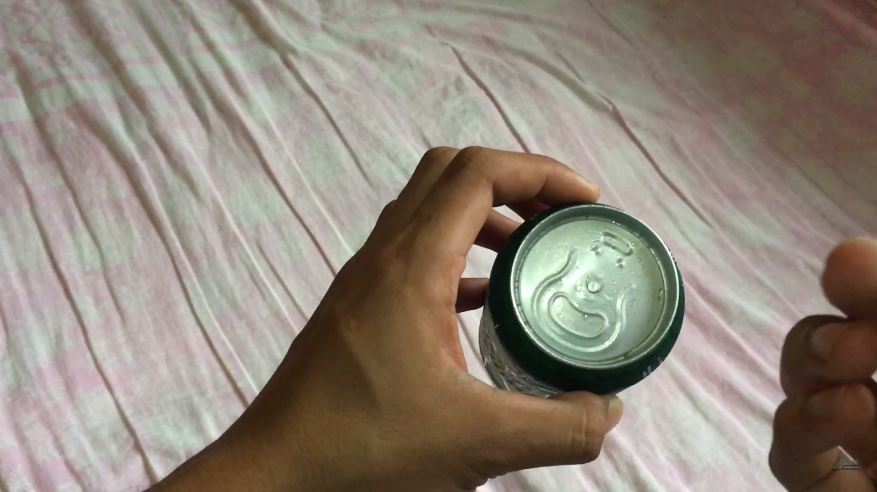 Tak perlu panik, ini trik membuka minuman kaleng yang segelnya terlanjur patah