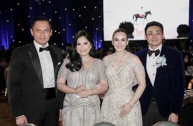 seleb usia 40-an saat hadiri pernikahan tuai kritik © 2022 berbagai sumber seleb usia 40-an saat hadiri pernikahan tuai kritik © 2022 berbagai sumber