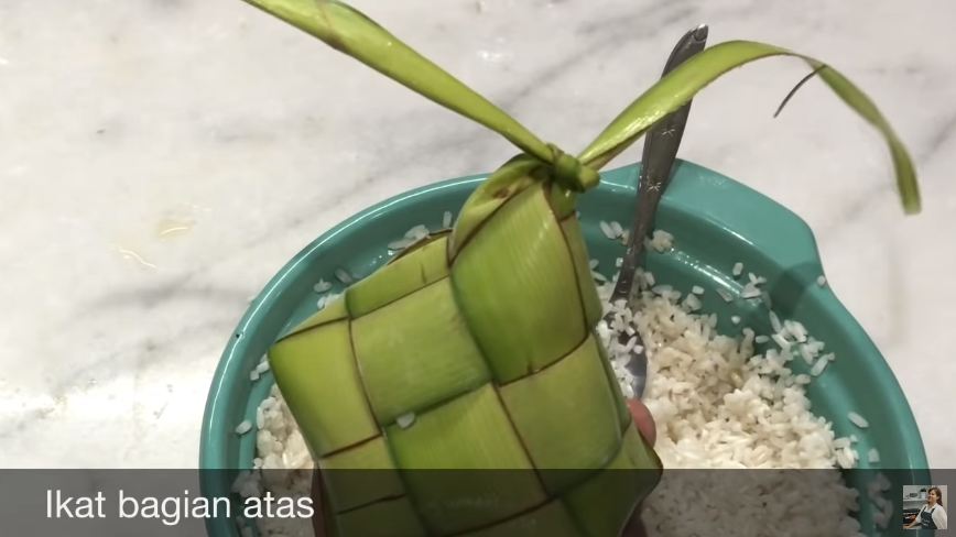 9 Trik bikin ketupat ketan santan yang pulen, hemat gas dan waktu