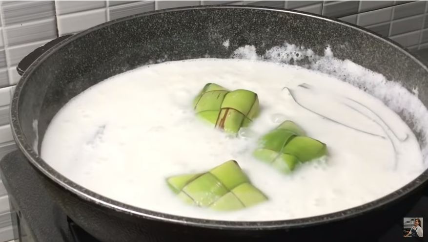 9 Trik bikin ketupat ketan santan yang pulen, hemat gas dan waktu