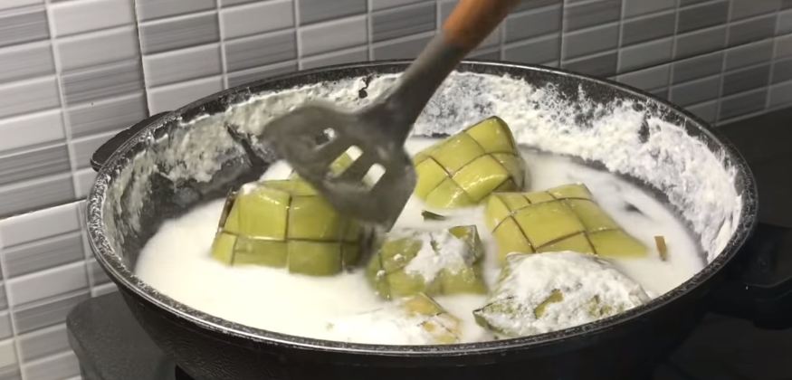 9 Trik bikin ketupat ketan santan yang pulen, hemat gas dan waktu