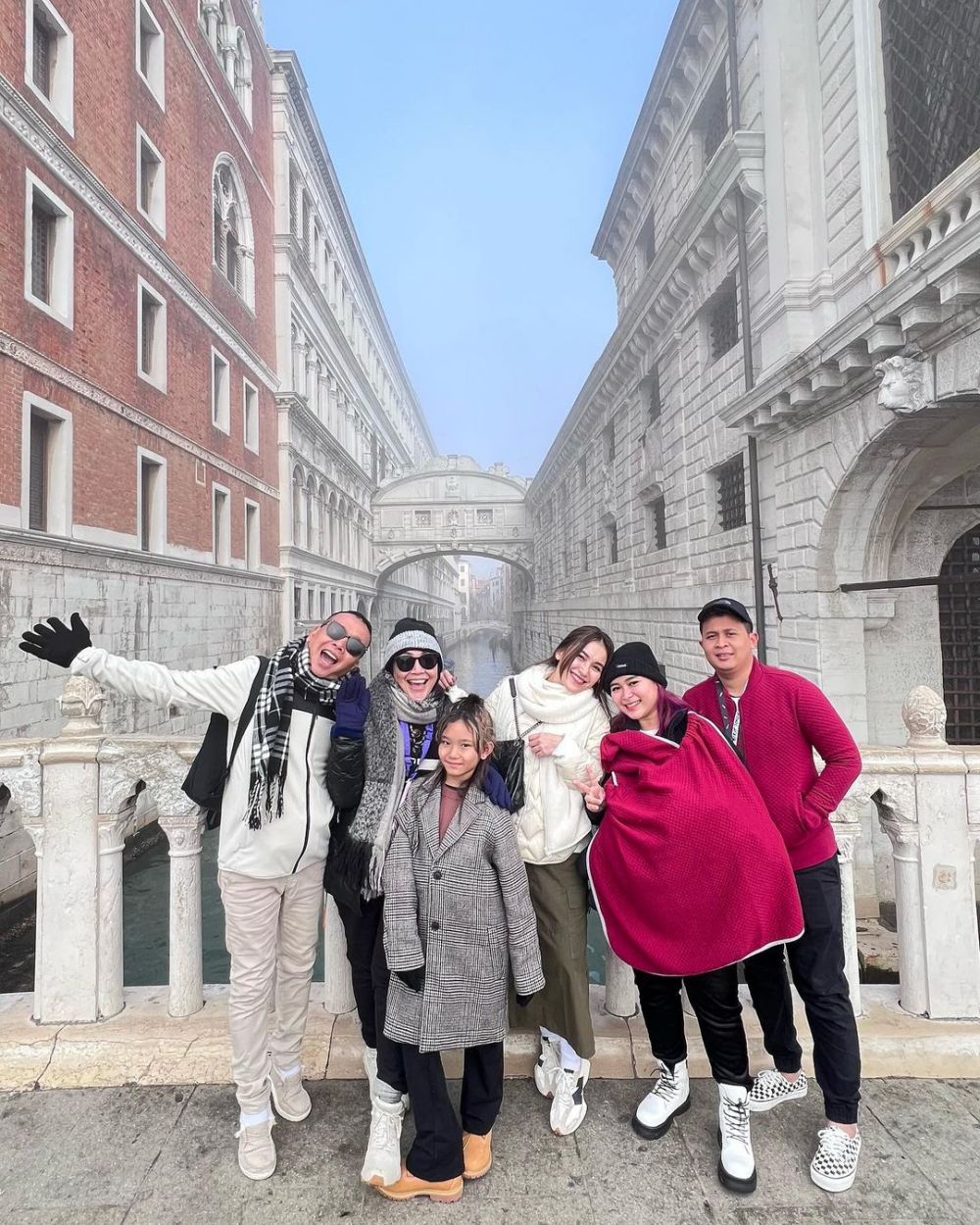 Syifa adik Ayu Ting Ting liburan di Italia © Instagram Syifa adik Ayu Ting Ting liburan di Italia © Instagram