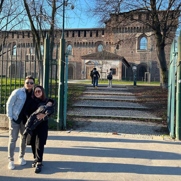 11 Momen Syifa adik Ayu Ting Ting liburan di Italia, penampilannya tanpa hijab tuai kritikan