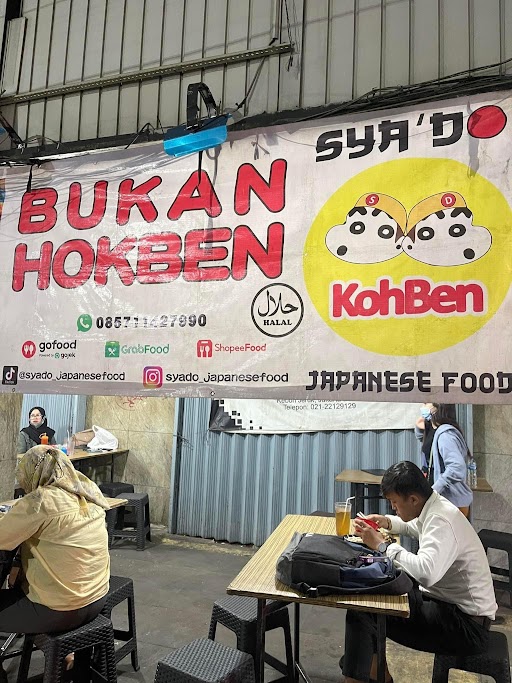 spanduk warung nyeleneh kayak restoran © berbagai sumber