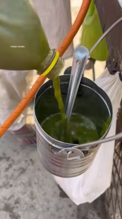 11 Potret pembuatan ayam goreng di India ini jorok, campur keringat dan helaian rambut di bumbu