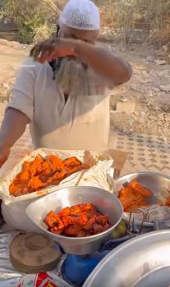 11 Potret pembuatan ayam goreng di India ini jorok, campur keringat dan helaian rambut di bumbu