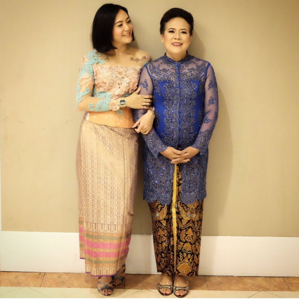 seleb tomboi dalam balutan kebaya © 2023 berbagai sumber