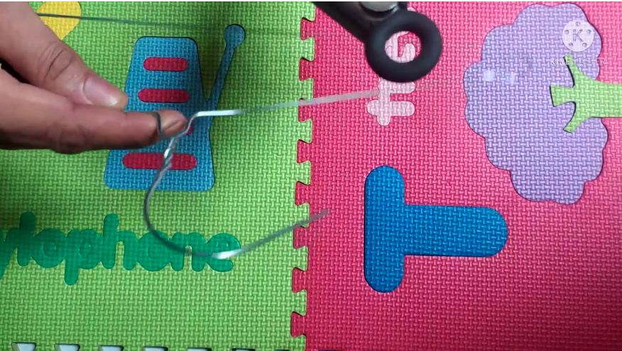 Cuma pakai hanger, ini cara mudah perbaiki capitan makanan yang rusak