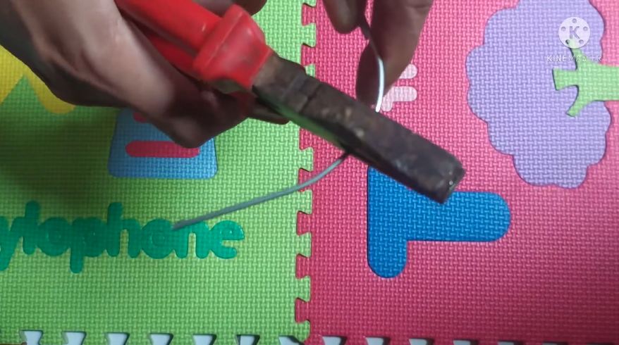 Cuma pakai hanger, ini cara mudah perbaiki capitan makanan yang rusak