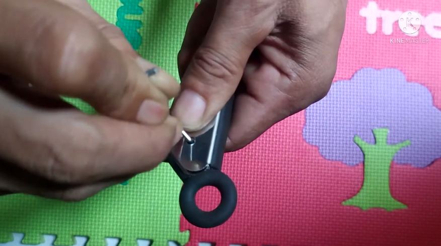 Cuma pakai hanger, ini cara mudah perbaiki capitan makanan yang rusak