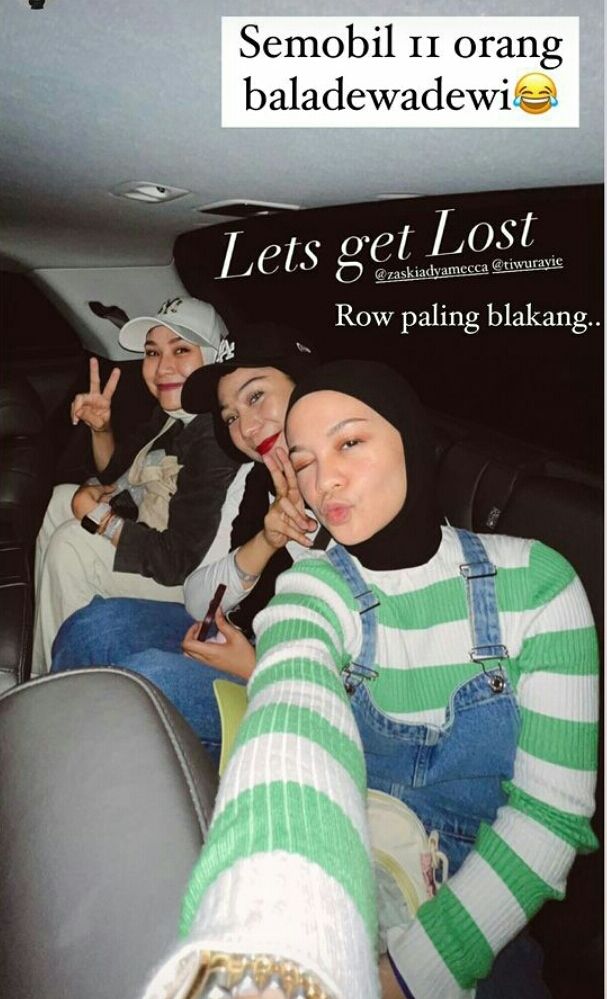 gaya seleb nonton konser dewa 19 © instagram