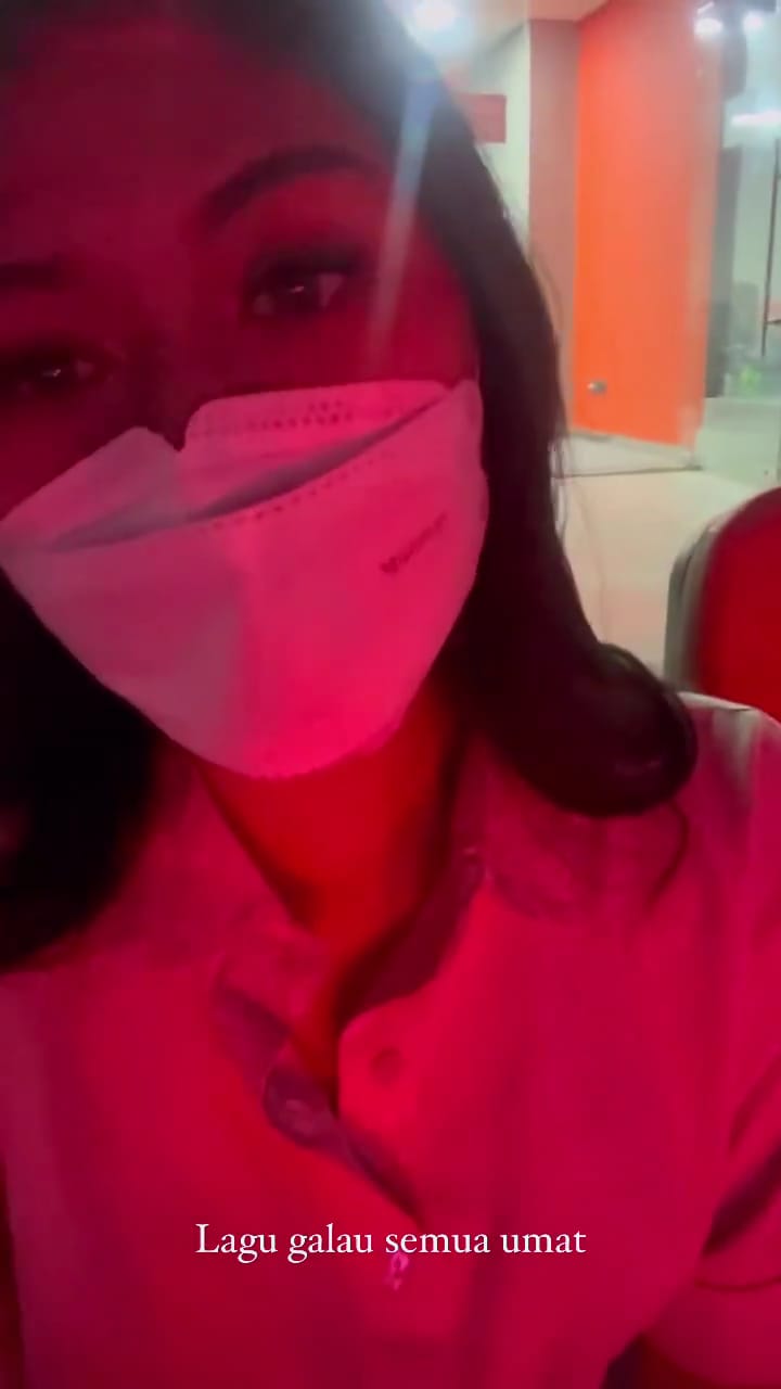 gaya seleb nonton konser dewa 19 © instagram