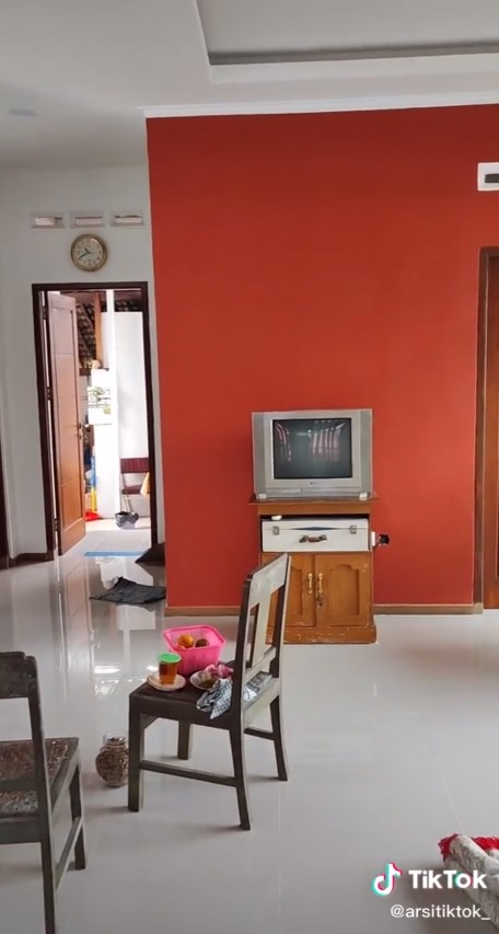 gubuk nenek direnovasi modern © TikTok/@arsitiktok_ gubuk nenek direnovasi modern © TikTok/@arsitiktok_