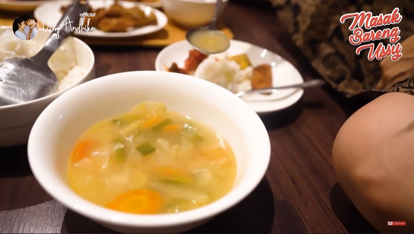 10 Inspirasi sayur ala Ussy Sulistiawaty, cita rasa sederhana khas rumahan