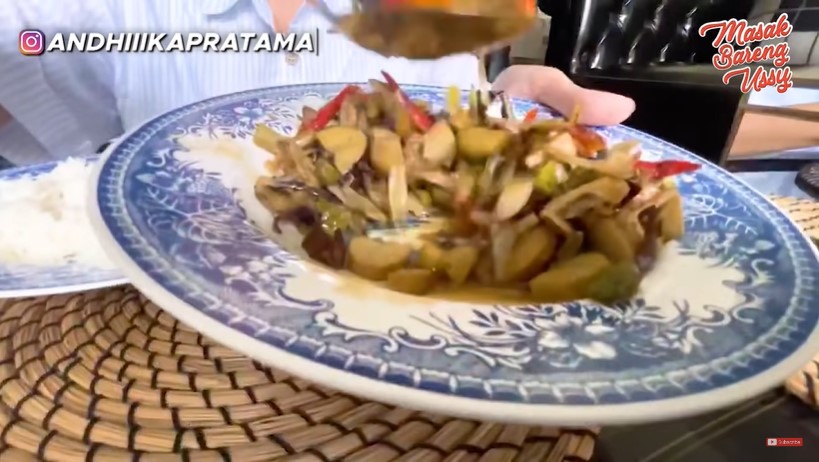 10 Inspirasi sayur ala Ussy Sulistiawaty, cita rasa sederhana khas rumahan